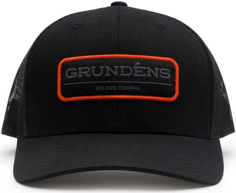 Grundéns kšiltovka we are fishing trucker - solid black