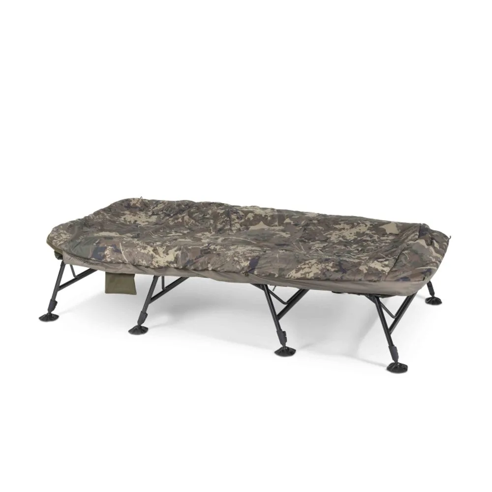 Nash Rybářské lehátko se spacákem Indulgence HD40 8 Leg Sleep System Camo Emperor