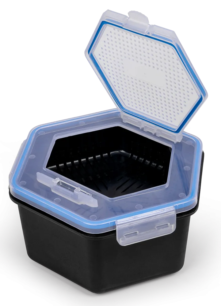 Zebco krabička na živé nástrahy se sítem secure-lock bait box and sieve 2 l