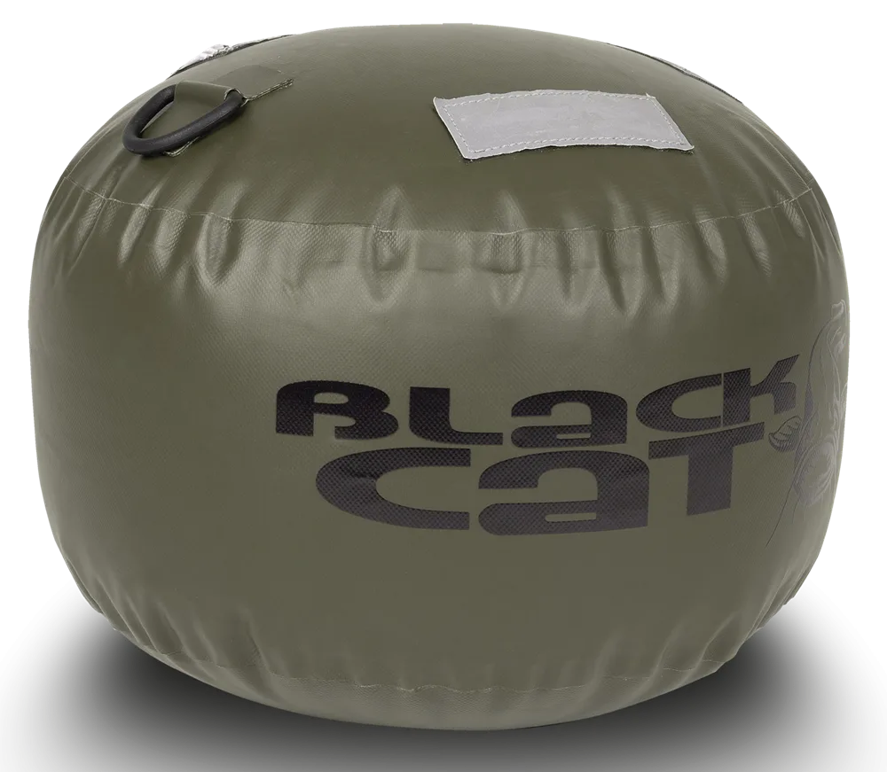 Black cat bójka s buoy
