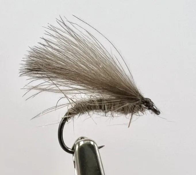 AzFishing AZ-Fishing Suchá Muška Chrostík Natural Velikost háčku: #16
